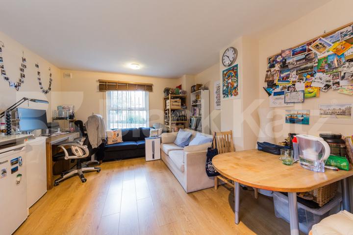 modern 1 bedroom property with access to communal gardens Hillmarton Road, Islington / Caledonian Road